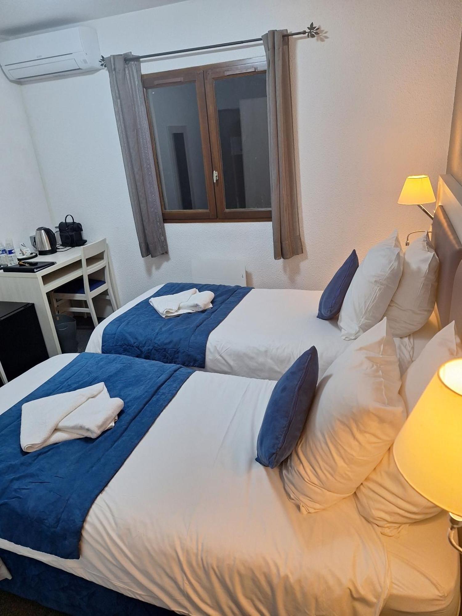 Hôtel Les Alizés Puget-Théniers Quarto foto